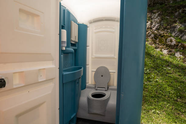 Best VIP or Luxury Restroom Trailers  in Macon, MS